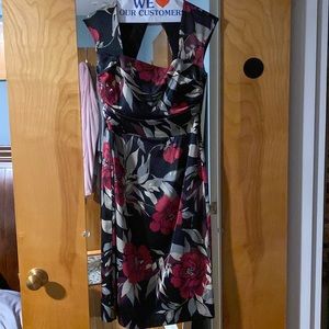 Donna Rocco New York dress. EUC. Size 4. Black background with floral pattern
